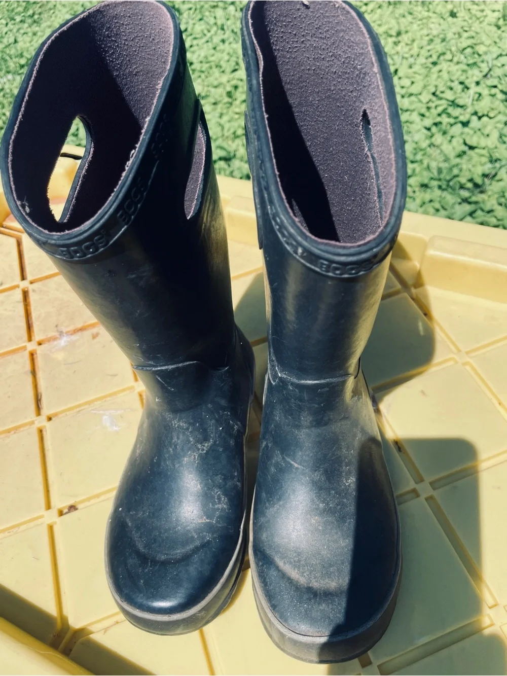Bogs boys youth  Black Rubber Rain Boots sz 2